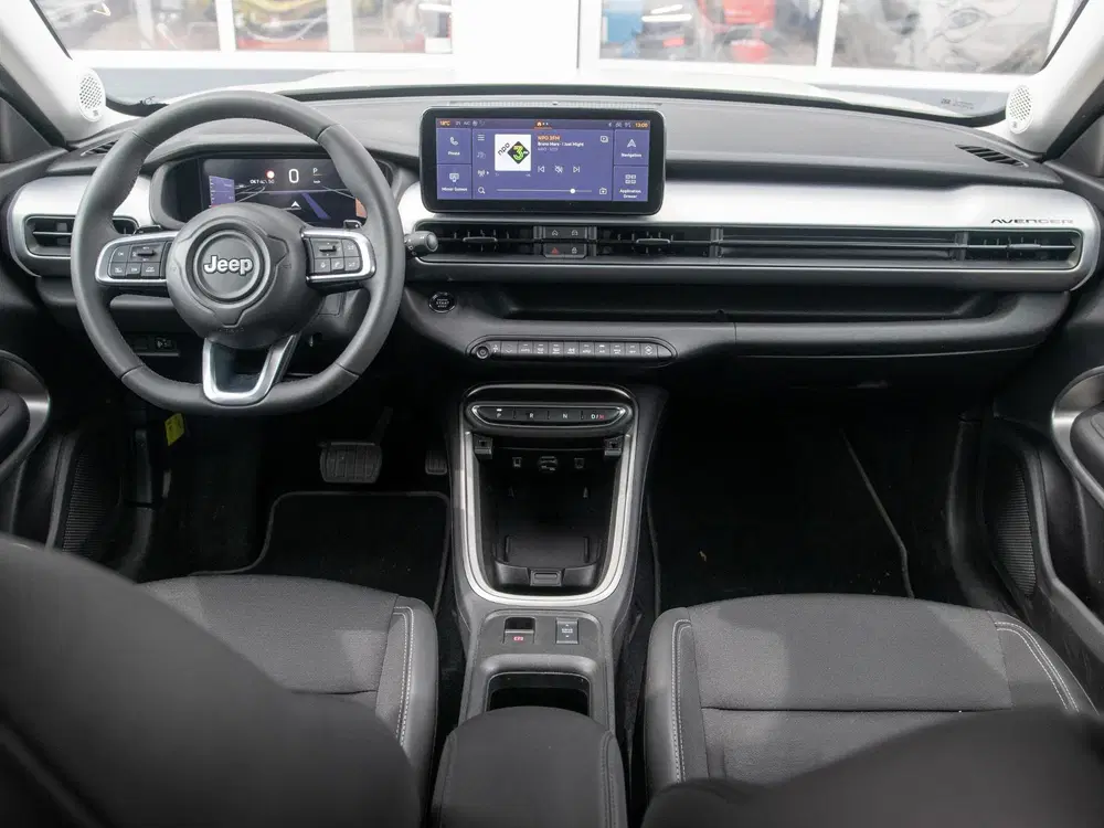 Jeep Avenger 1.2 e-Hybrid Summit uit 2025, foto 9