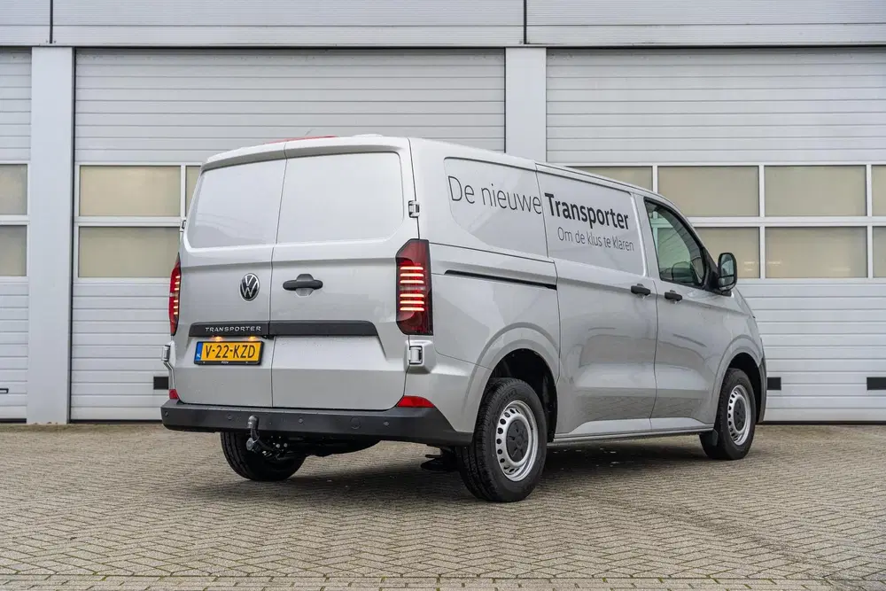 Volkswagen Transporter 2.0 TDI 110pk L1H1 28 Life uit 2024, foto 2