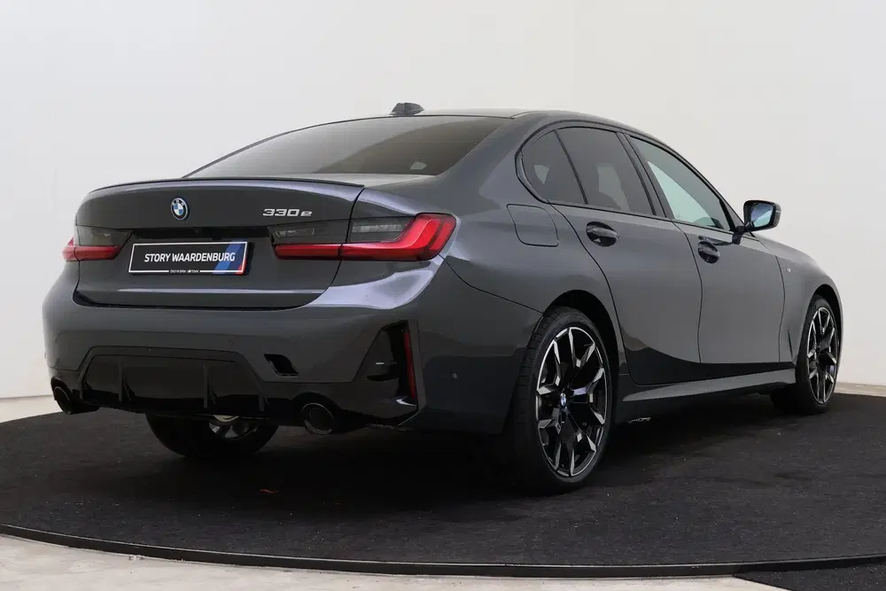 BMW 3-serie 330e M Sport Automaat uit 2026, foto 2