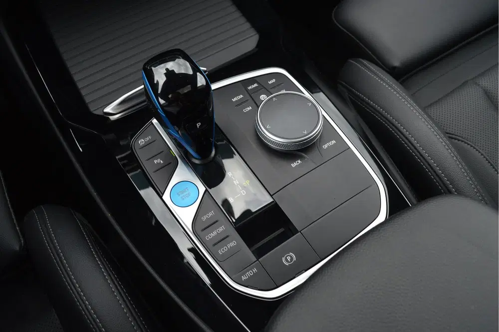 BMW iX3 Executive 80 kWh uit 2023, foto 15