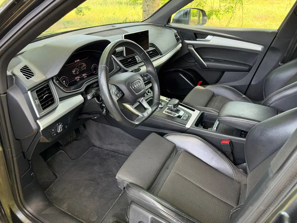 Audi Q5 55 TFSI e quattro Competition Luchtvering uit 2020, foto 2