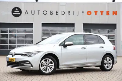 Volkswagen Golf 1.0 TSI Life uit 2024