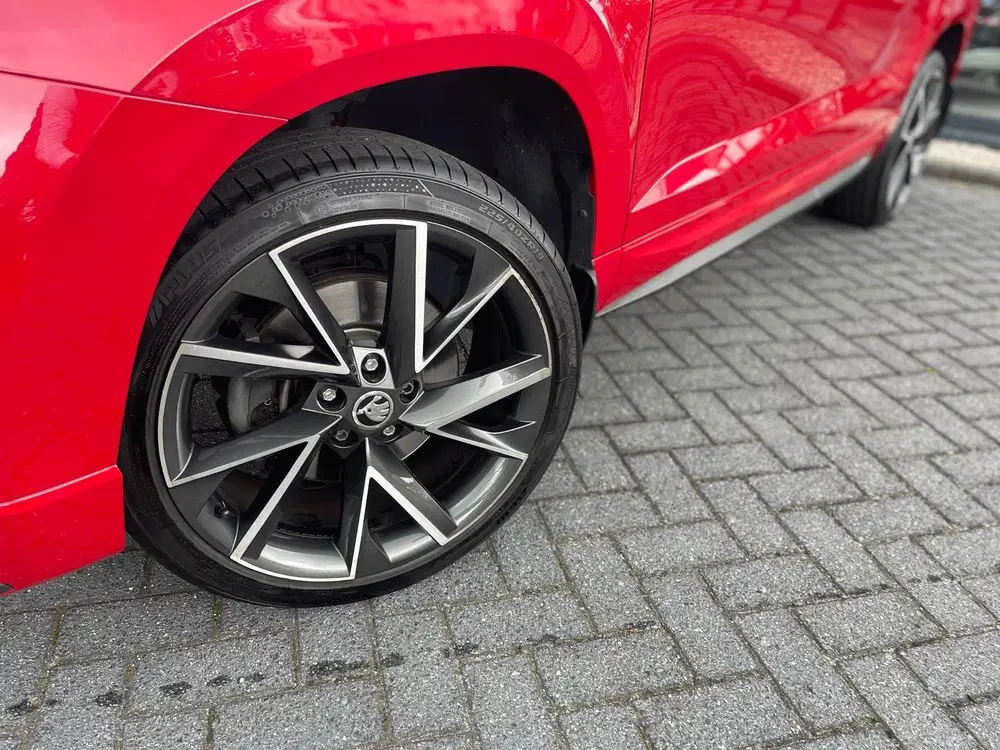 Skoda Karoq 1.5 TSI ACT Sportline Business uit 2020, foto 2