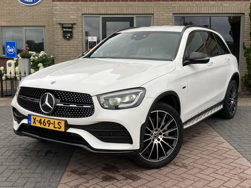 Mercedes-Benz GLC 300e 4MATIC AMG uit 2020, foto 2
