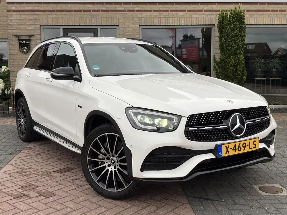 Mercedes-Benz GLC 300e 4MATIC AMG uit 2020, foto 3