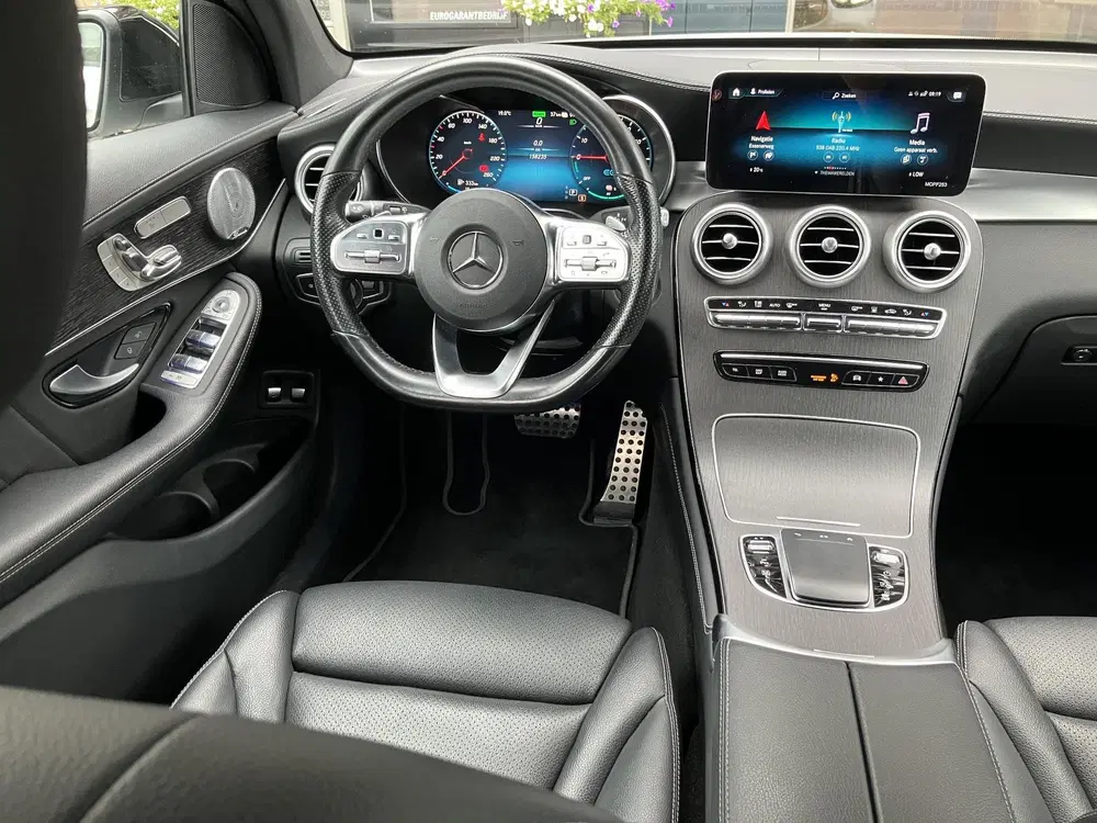 Mercedes-Benz GLC 300e 4MATIC AMG uit 2020, foto 4