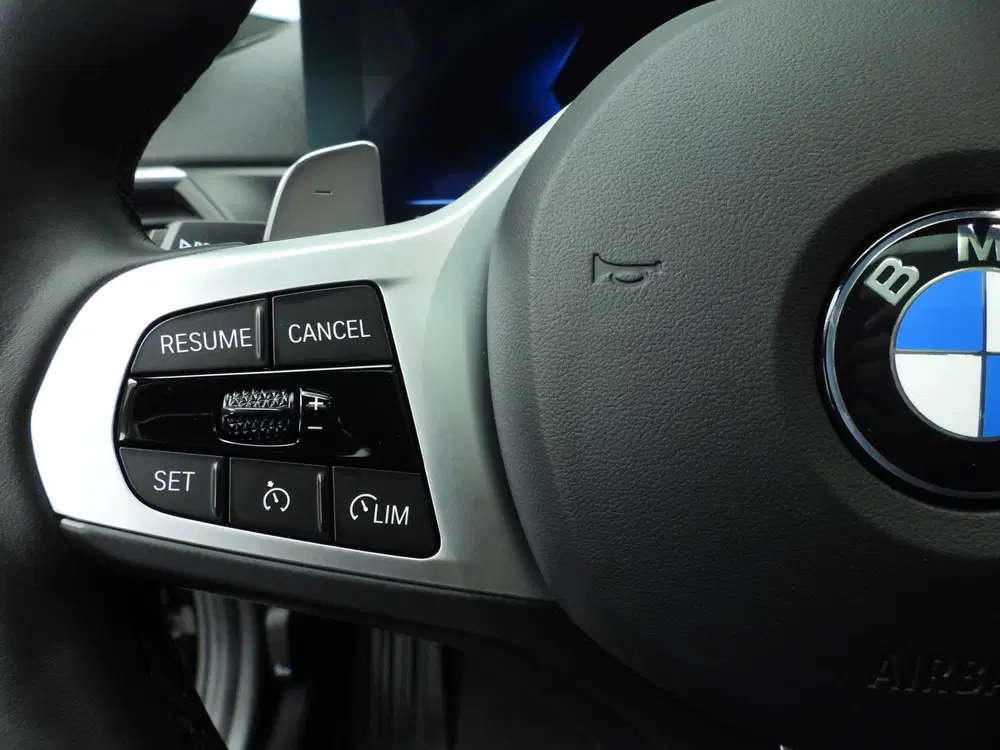 BMW 3-serie Sedan 318i uit 2024, foto 13