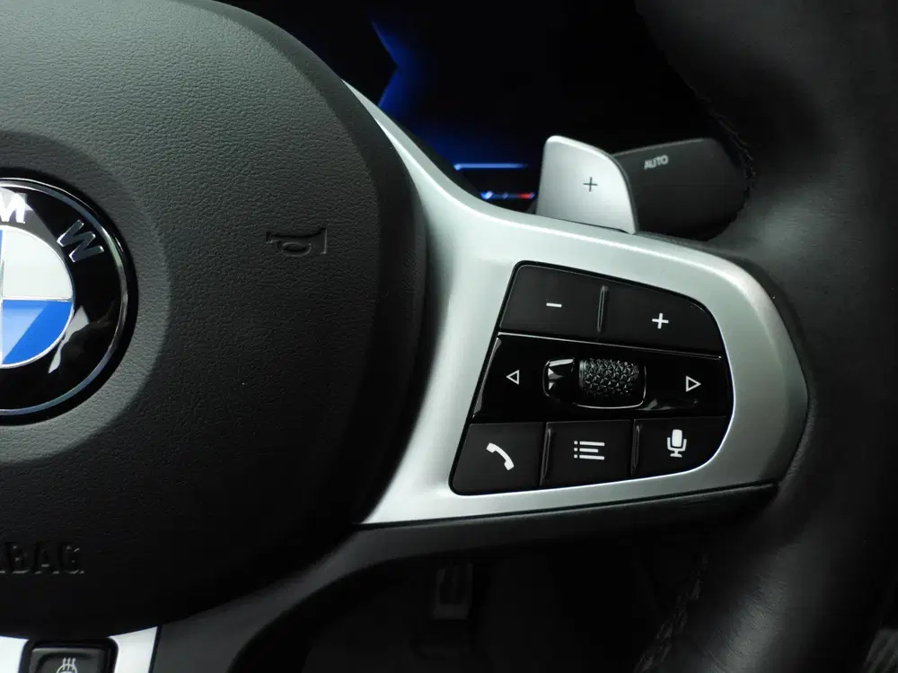 BMW 3-serie Sedan 318i uit 2024, foto 15