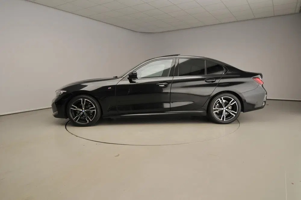 BMW 3-serie Sedan 318i uit 2024, foto 3