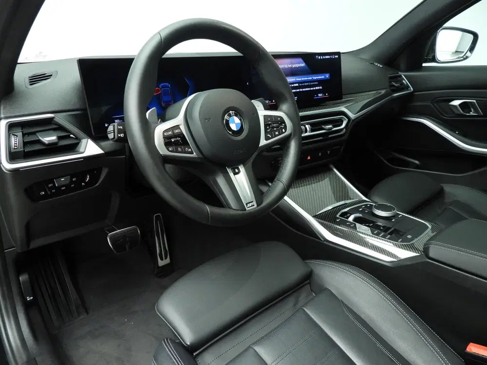 BMW 3-serie Sedan 318i uit 2024, foto 6