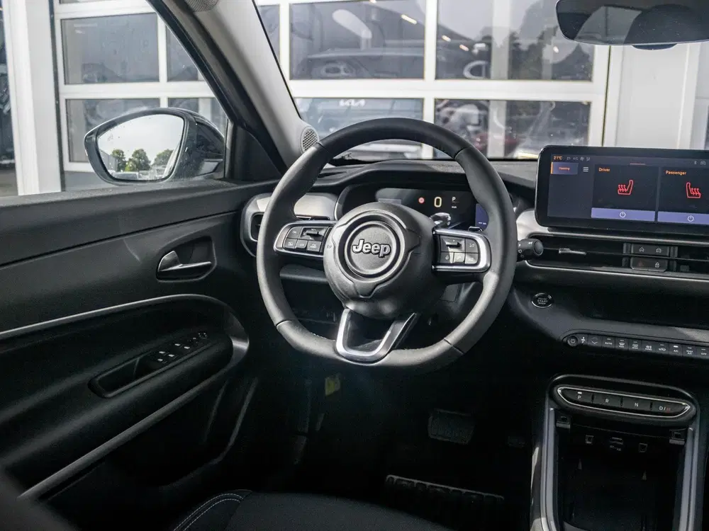 Jeep Avenger 1.2 e-Hybrid Summit uit 2025, foto 13