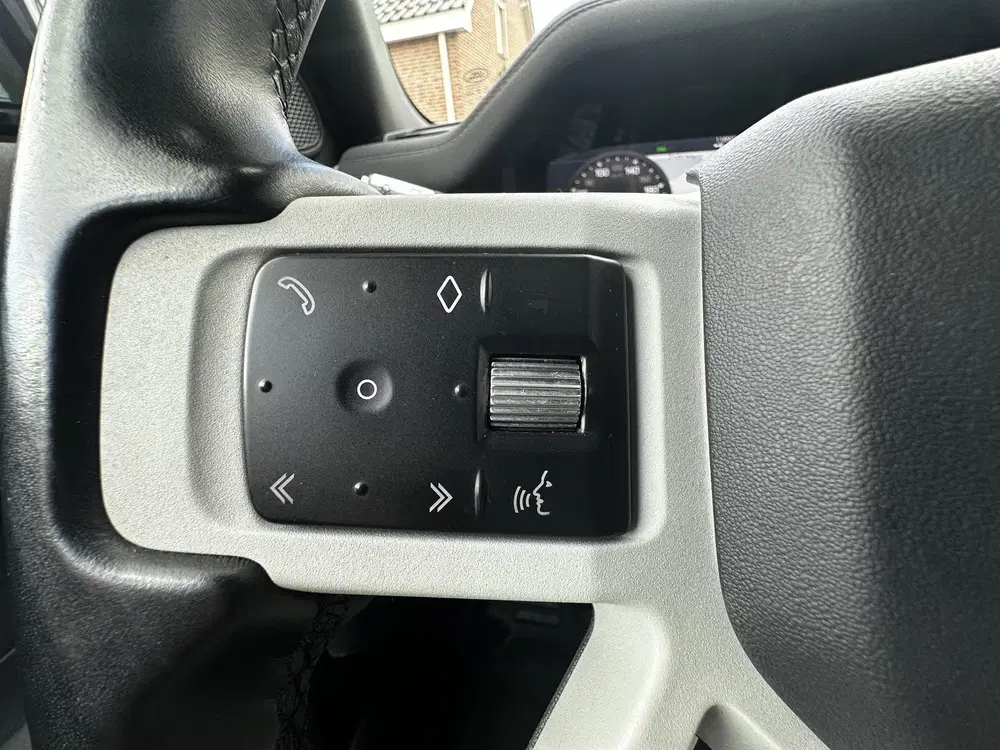 Land Rover Defender 3.0 D200 90 MHEV SE uit 2021, foto 8