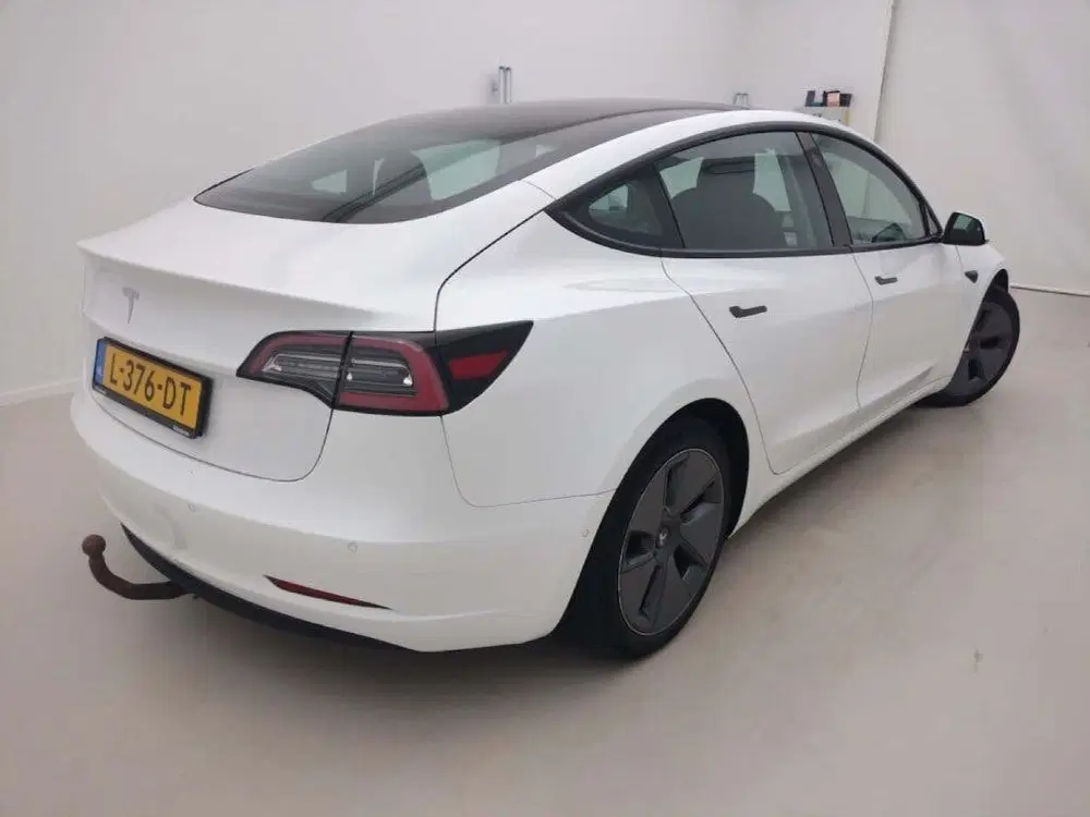 Tesla Model 3 uit 2021, foto 3