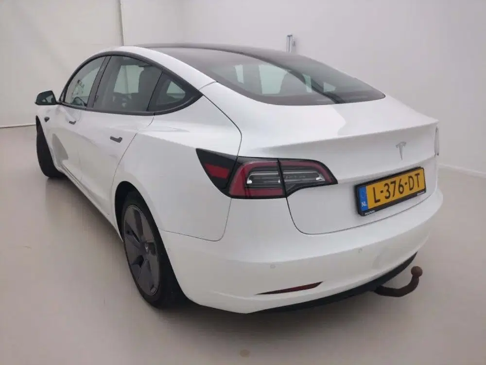 Tesla Model 3 uit 2021, foto 4