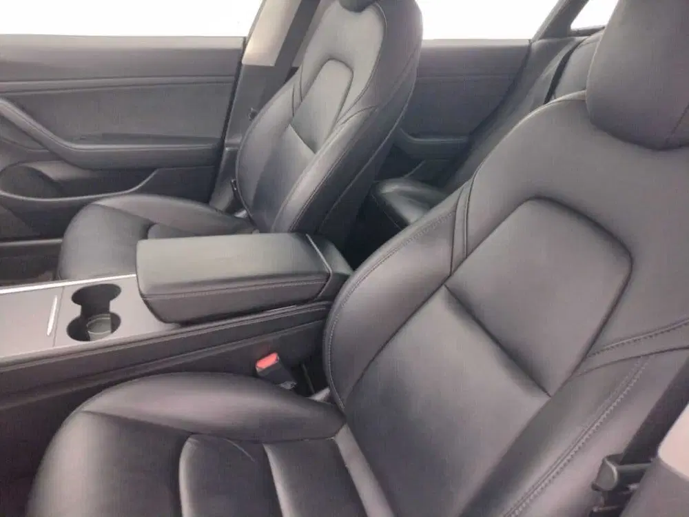 Tesla Model 3 uit 2021, foto 5