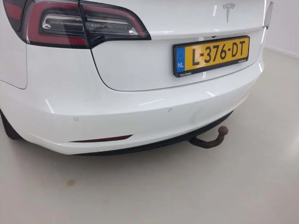 Tesla Model 3 uit 2021, foto 7