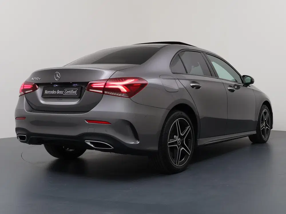Mercedes-Benz A-Klasse 250 e AMG Line uit 2022, foto 2