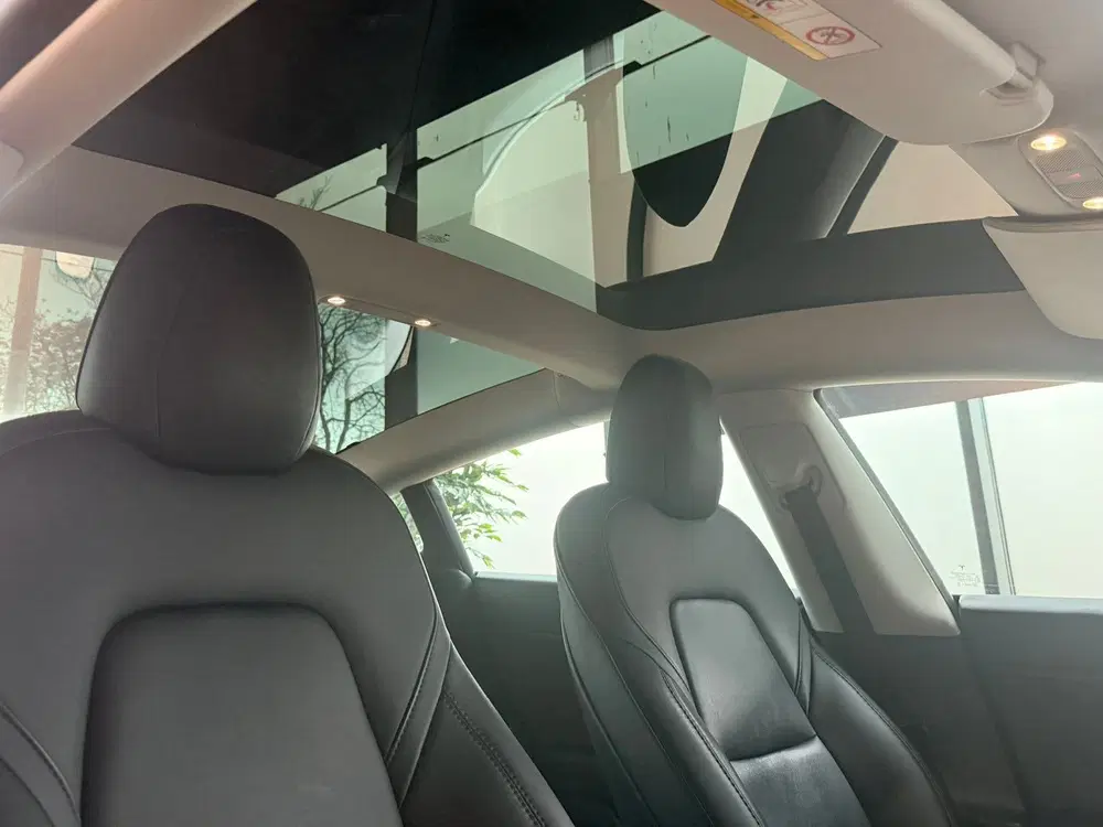 Tesla Model 3 uit 2022, foto 12