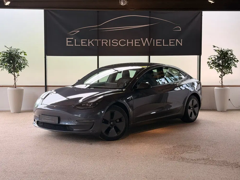 Tesla Model 3 uit 2022, foto 3