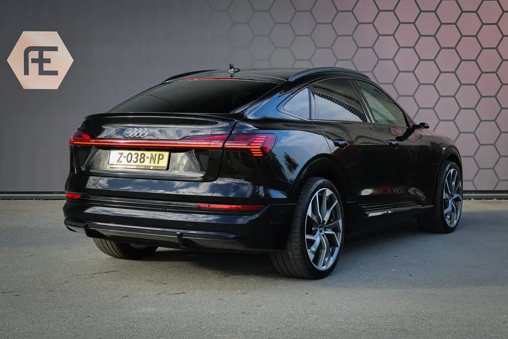 Audi e-tron 55 quattro 95 kWh uit 2021, foto 3