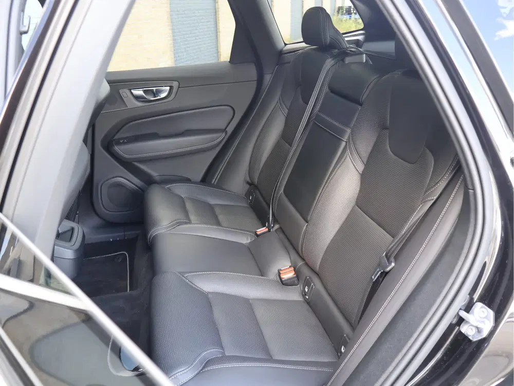 Volvo XC60 2.0 T6 AWD R-Design 310 PK uit 2019, foto 10