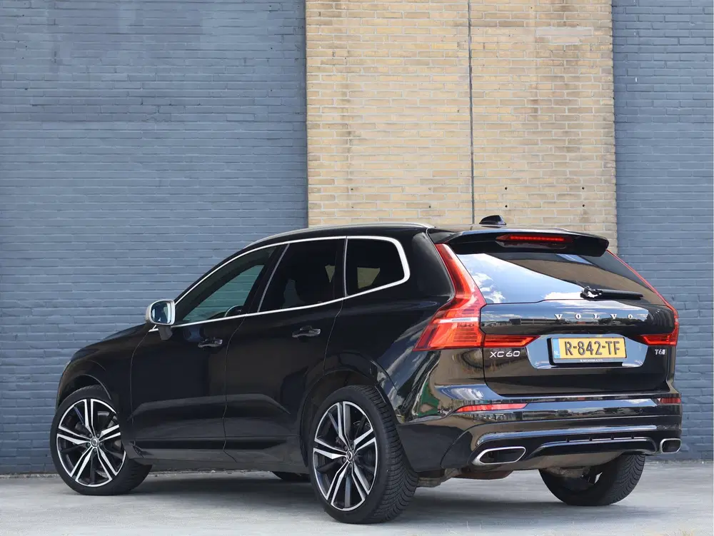 Volvo XC60 2.0 T6 AWD R-Design 310 PK uit 2019, foto 2