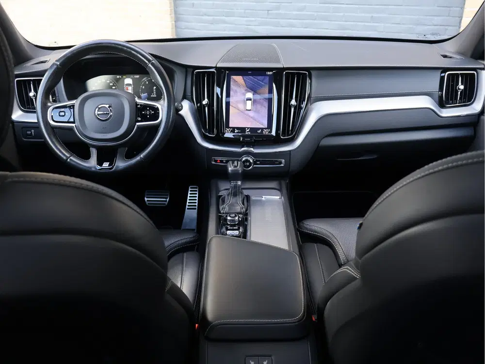 Volvo XC60 2.0 T6 AWD R-Design 310 PK uit 2019, foto 3