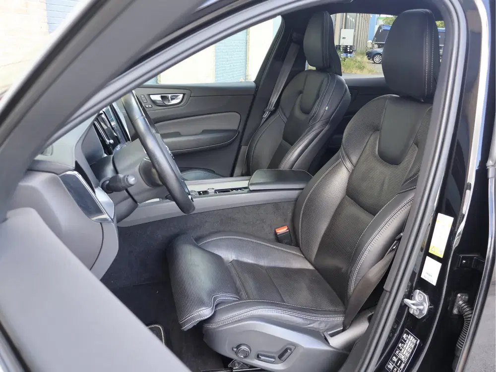 Volvo XC60 2.0 T6 AWD R-Design 310 PK uit 2019, foto 8