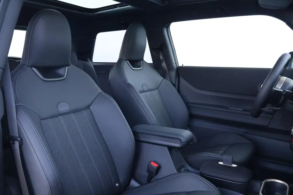 Mini Cooper C 1.5 Cooper C Blackyard uit 2026, foto 8