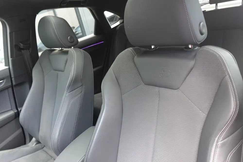 Audi Q3 35 TFSI S Edition Competition PANO KEYLESS uit 2024, foto 10