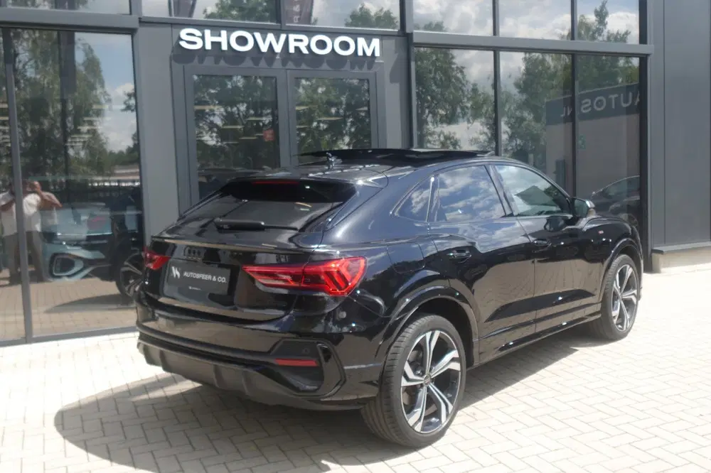 Audi Q3 35 TFSI S Edition Competition PANO KEYLESS uit 2024, foto 11