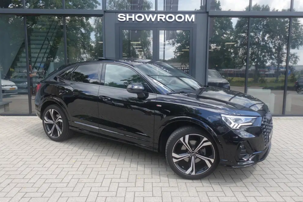 Audi Q3 35 TFSI S Edition Competition PANO KEYLESS uit 2024, foto 15