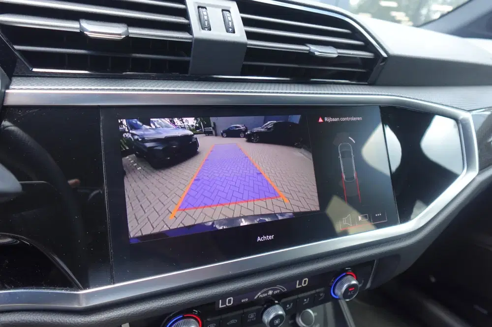 Audi Q3 35 TFSI S Edition Competition PANO KEYLESS uit 2024, foto 5