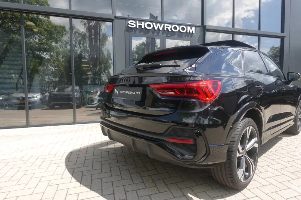 Audi Q3 35 TFSI S Edition Competition PANO KEYLESS uit 2024, foto 8