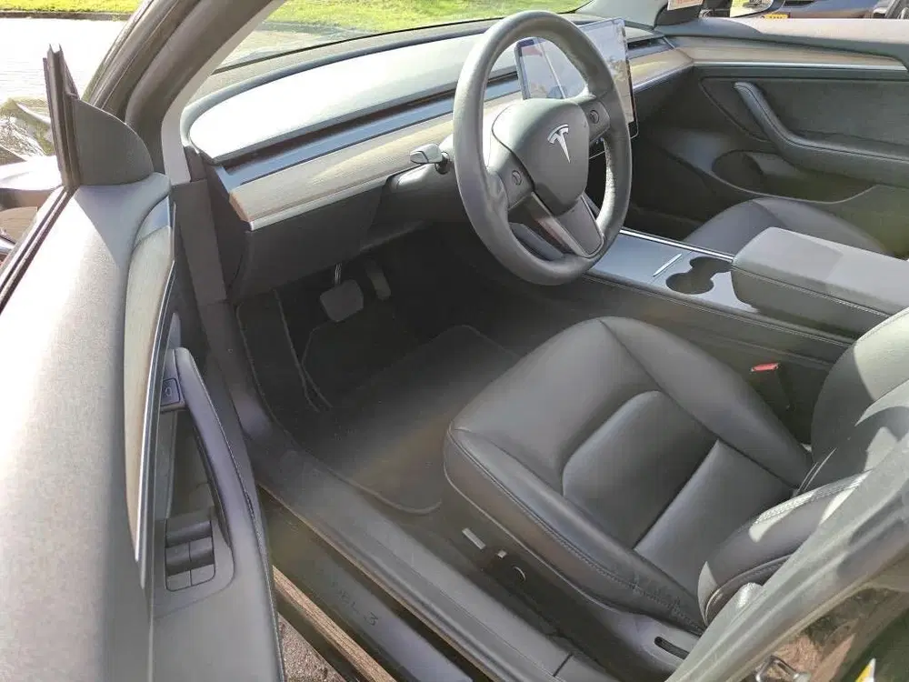 Tesla Model 3 uit 2021, foto 10