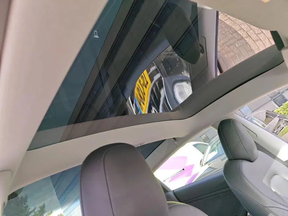 Tesla Model 3 uit 2021, foto 11