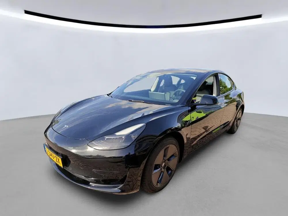Tesla Model 3 uit 2021, foto 2
