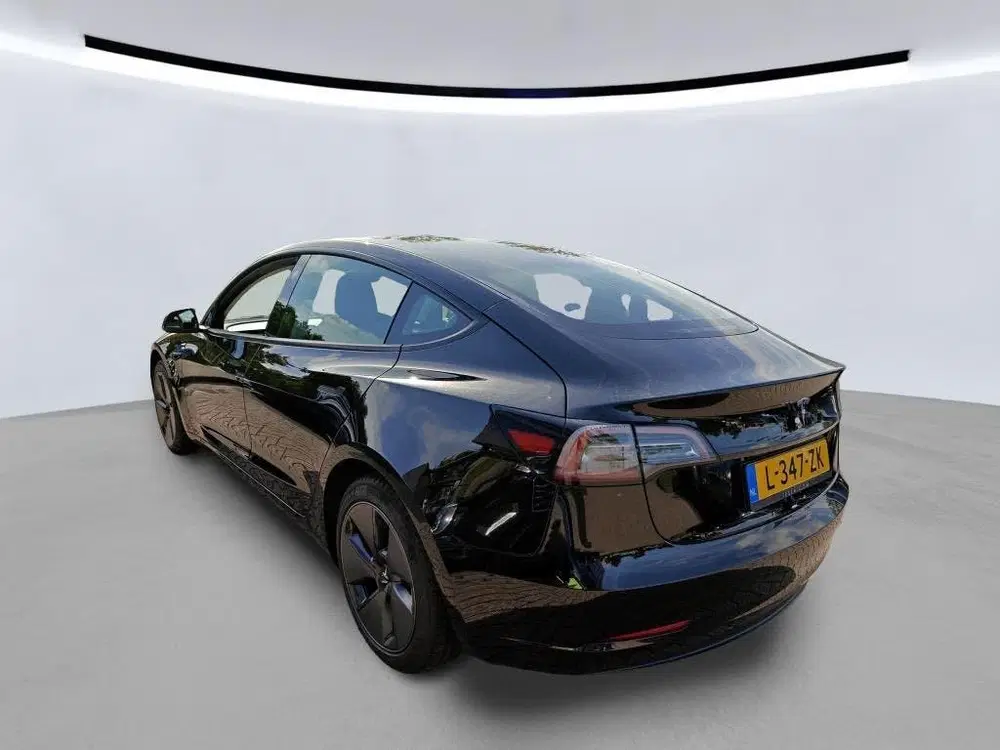 Tesla Model 3 uit 2021, foto 3