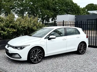 Volkswagen Golf 1.4 eHybrid Style Navi uit 2022
