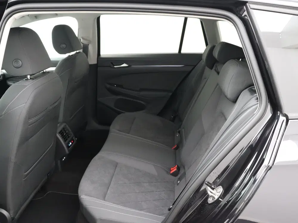 Volkswagen Golf 1.0 eTSI Life Business 110 PK DGS DS uit 2023, foto 6