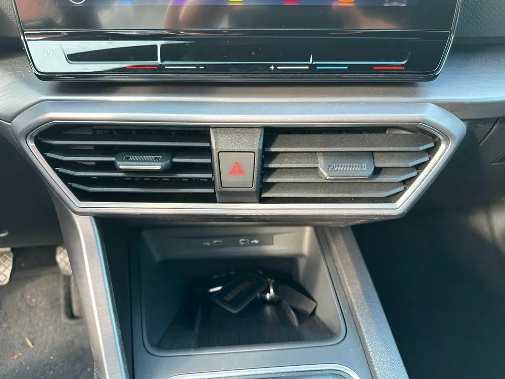 SEAT Leon 1.5 TSI FR Business Intense PANORAMAD uit 2023, foto 15