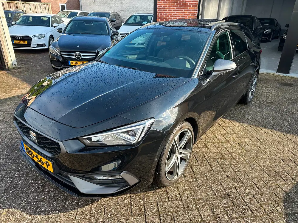 SEAT Leon 1.5 TSI FR Business Intense PANORAMAD uit 2023, foto 2