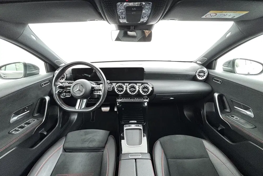 Mercedes-Benz A-Klasse 180 AMG Line Sportief uiterlijk met e uit 2023, foto 2