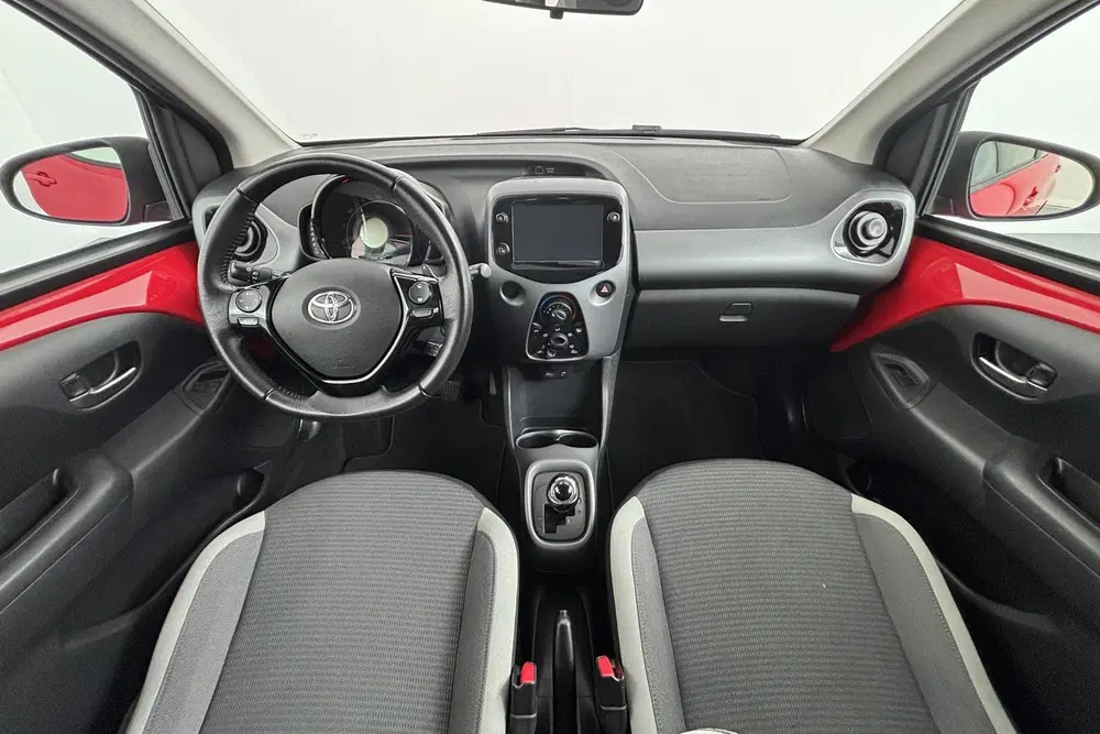 Toyota Aygo 1.0 VVT-i x-play Kleurrijke stadsauto met uit 2021, foto 2