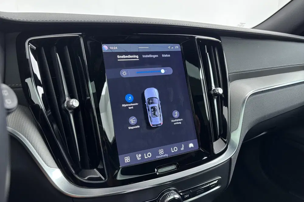 Volvo V60 2.0 T8 Plug-in hybrid AWD Ultimate Dark Zw uit 2023, foto 5