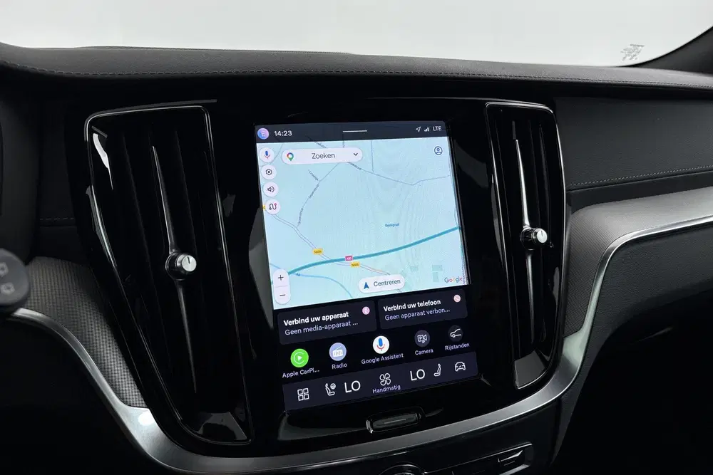 Volvo V60 2.0 T8 Plug-in hybrid AWD Ultimate Dark Zw uit 2023, foto 9