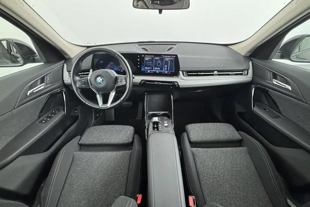 BMW iX1 xDrive30 Launch Edition 67 kWh Elektrisch uit 2023, foto 2