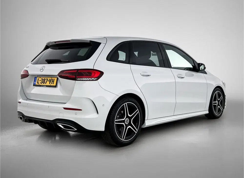 Mercedes-Benz B-Klasse 180 Business Solution AMG uit 2021, foto 2