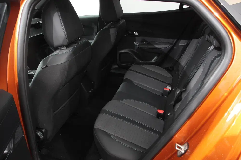 Peugeot 2008 1.2 PureTech 130pk Automaat Allure Navigat uit 2023, foto 10