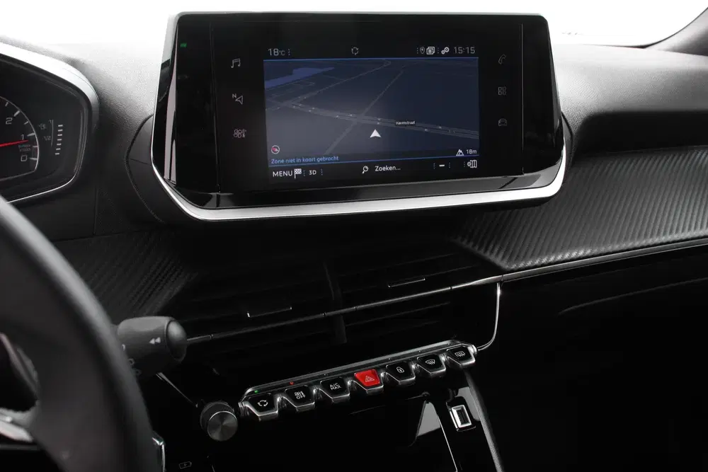 Peugeot 2008 1.2 PureTech 130pk Automaat Allure Navigat uit 2023, foto 12